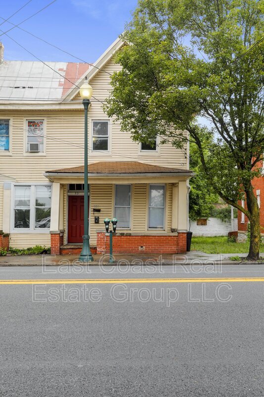 321 S Queen St Unit 2, Martinsburg, WV 25401 Condo for Rent in