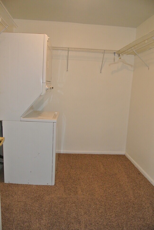 Building Photo - 211 W 59th St