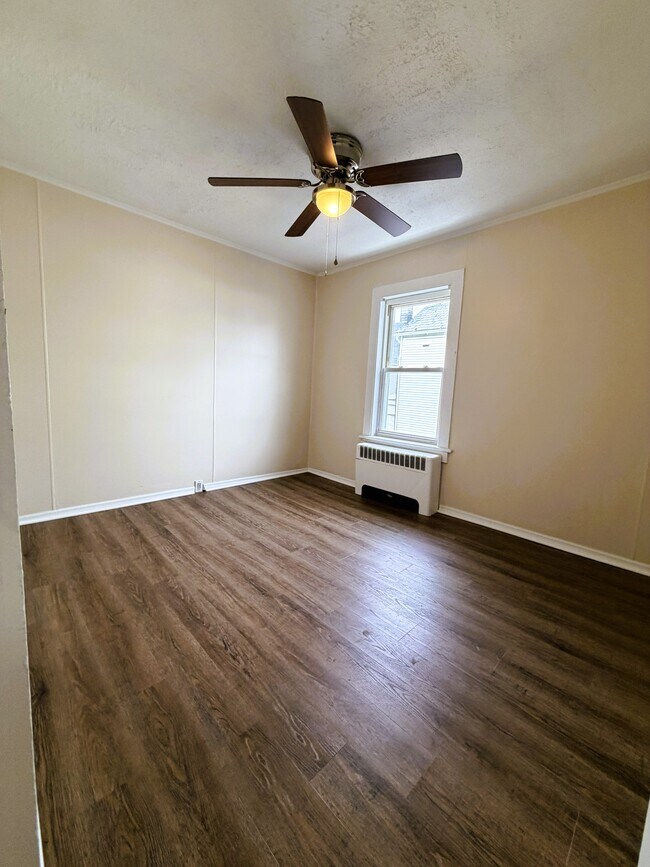 Foto del edificio - 301 S Robinson Ave