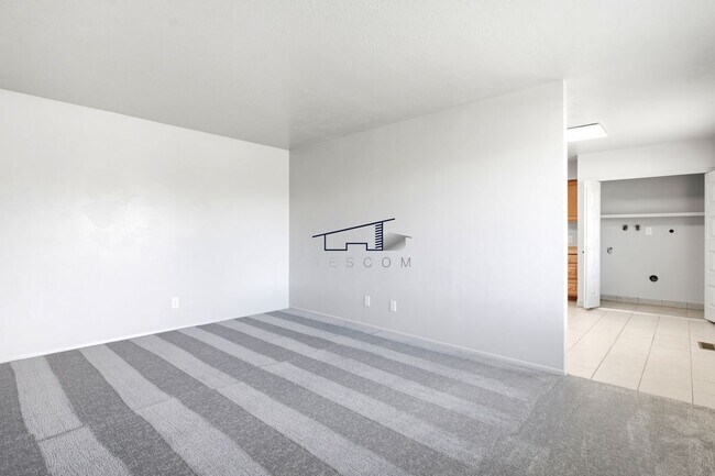 Foto del edificio - 445 W 4900 S