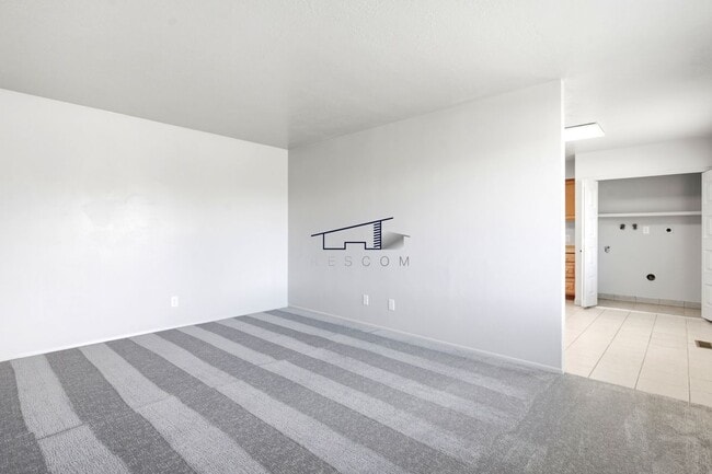 Building Photo - 445 W 4900 S