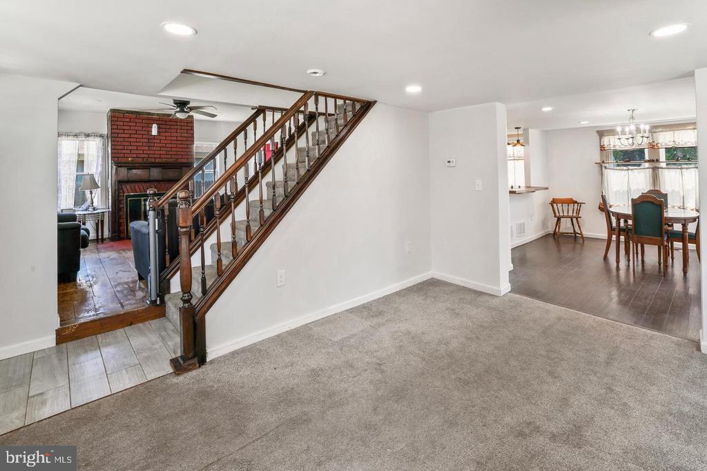 Building Photo - 348 Main St