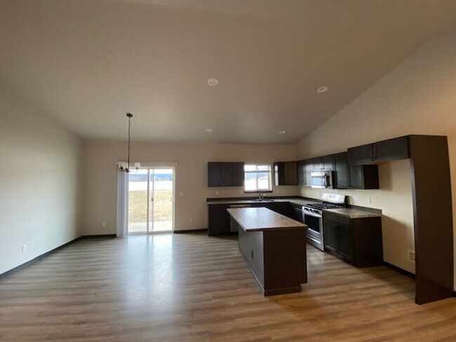 Foto del edificio - SINGLE FAMILY HOME IN CROWN POINTE (APP#89)