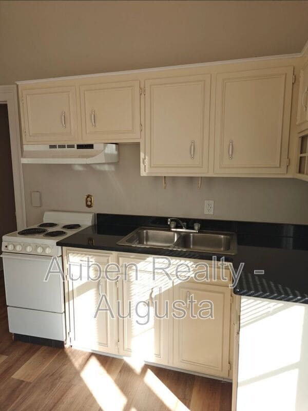 Building Photo - 410 4th St