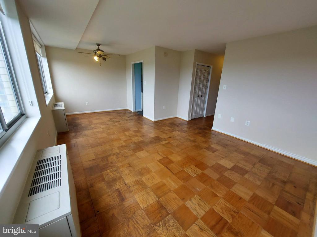 Foto principal - 10401 Grosvenor Pl