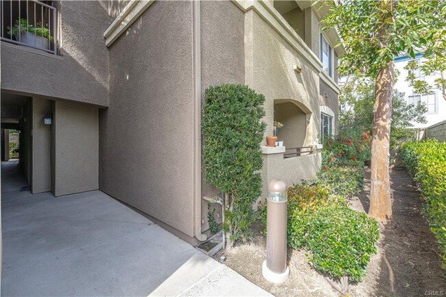 Building Photo - 2 Bedroom Corner Unit in Canyon Point, Ali...