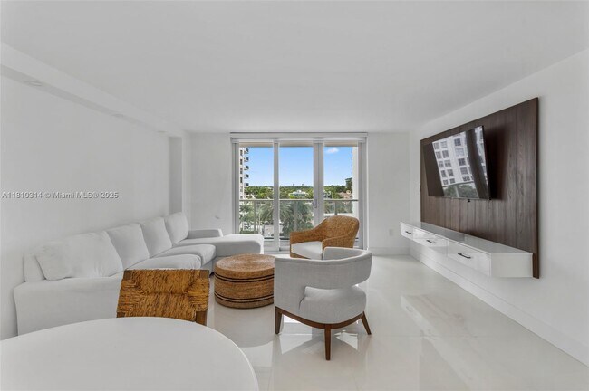 Foto del edificio - 5701 Collins Ave