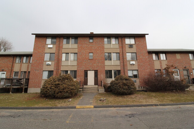 Building Photo - 30 Henderson Dr