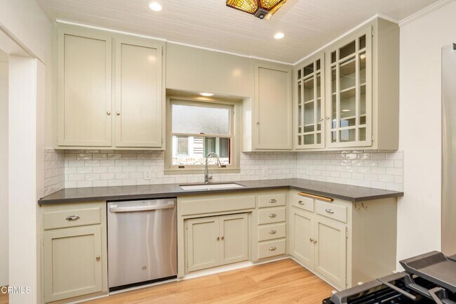 Building Photo - 847 S Los Robles Ave