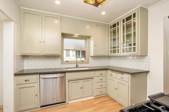Photo - 847 S Los Robles Ave Townhome