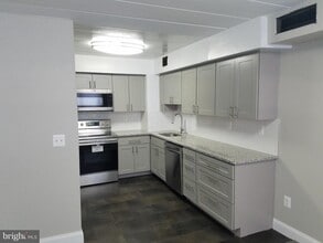 Building Photo - 2300-UNIT-2300-U105 Riddle Ave