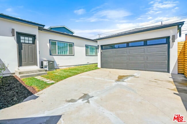 Building Photo - 3924 Tuller Ave