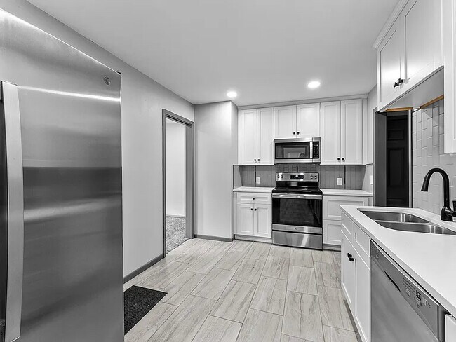 Building Photo - 5146 Vincent Ave N