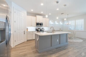 Building Photo - 14570 Tropical Dr