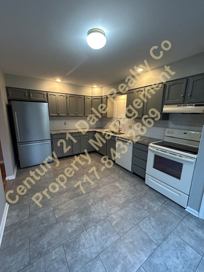 Building Photo - Beautiful 2 Bedroom Condo in West York Schools with a Large 2 Car Garage