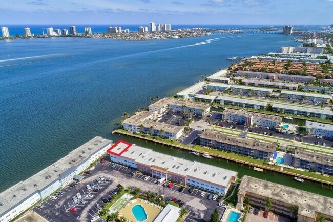 Foto del edificio - 110 Shore Ct