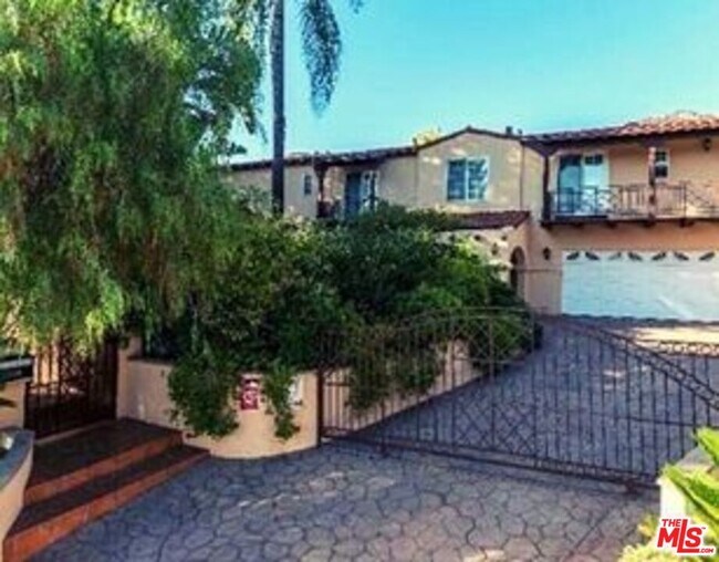 Building Photo - 828 S Sunset Canyon Dr