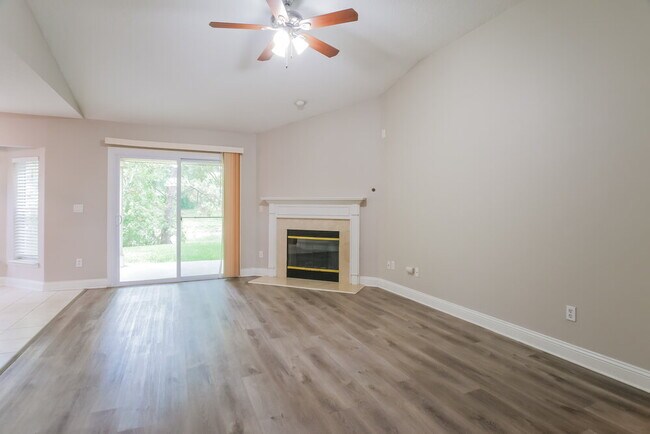 Foto del edificio - 1129 Sandlake Rd