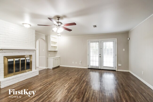 Building Photo - 5603 Sheraton Oaks Dr