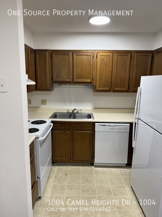 Building Photo - 1004 Camel Heights Dr