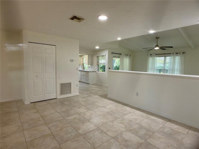Building Photo - 4001 Oakhurst Dr