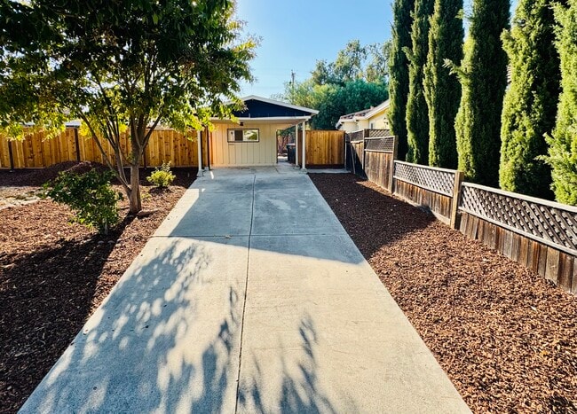 Driveway & Carport - 10349 Menhart Ln