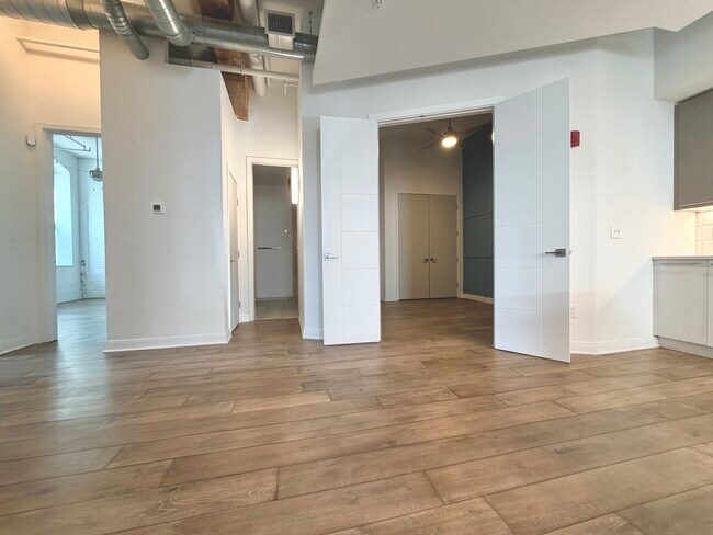 Foto del edificio - 813 Broadway St