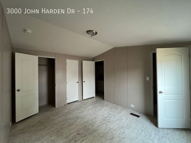 Building Photo - 3000 John Harden Dr