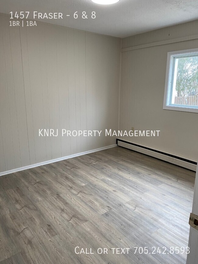 Building Photo - Two Units - Nice 1 Bedroom Apartment