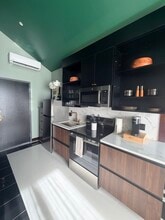 Building Photo - Villas on Turtle Creek