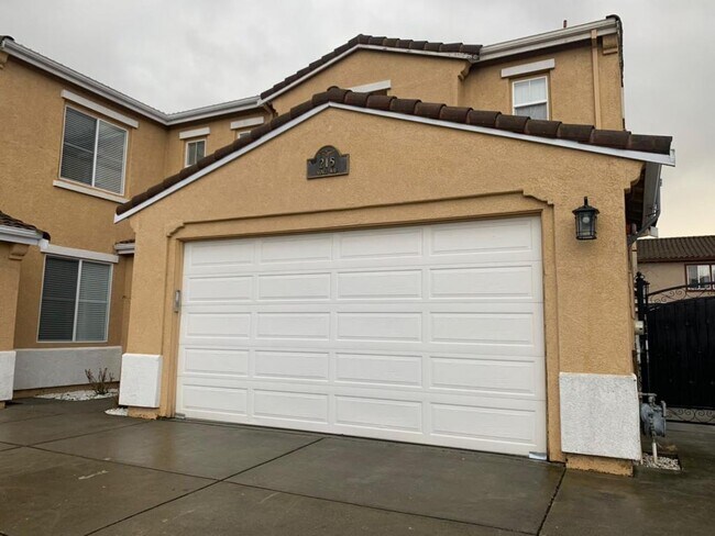Building Photo - 215 Vinci Way