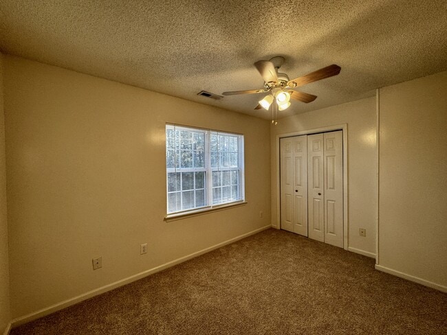 Foto del edificio - 204 Meadowbrook Ln