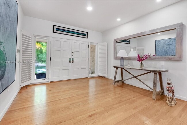 Building Photo - 8290 La Rampa St