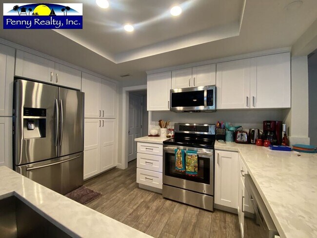 Building Photo - FULLY FURNISHED 2 Bedroom 2.5 Bath townhom...