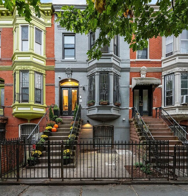 Foto del edificio - 908 Sterling Pl