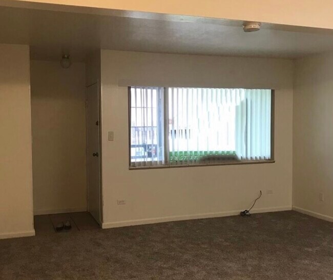 Living Room - 3663 S Sheridan Blvd