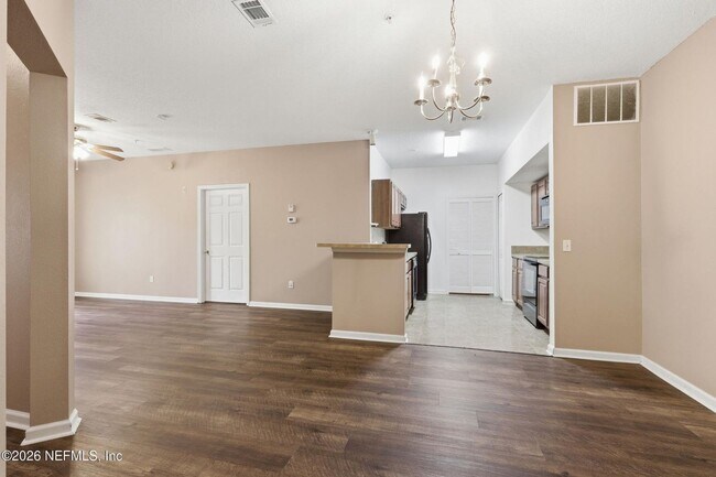 Foto del edificio - Ground Floor 2 bedroom 2 bathroom Condo in Gated Community with Amenities