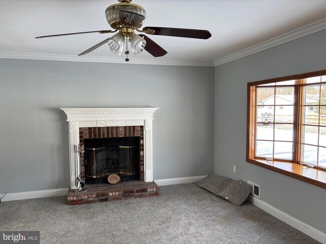 Foto del edificio - 148 Bayshore Dr