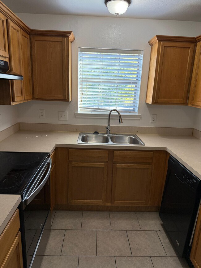 Foto del edificio - 1920 Galveston Ave