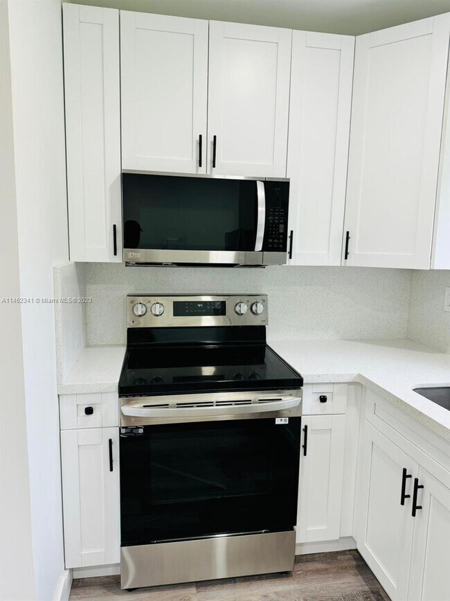Foto del edificio - 931 NW 16th Terrace
