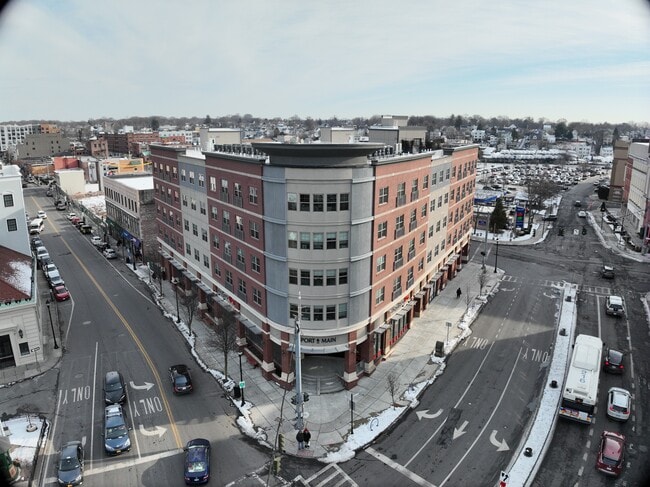 Exterior 3D - Port & Main