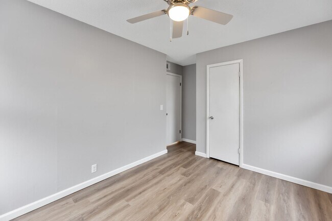 Foto del edificio - Move in ready - 2 Bed 1 Bath In Quiet Neig...