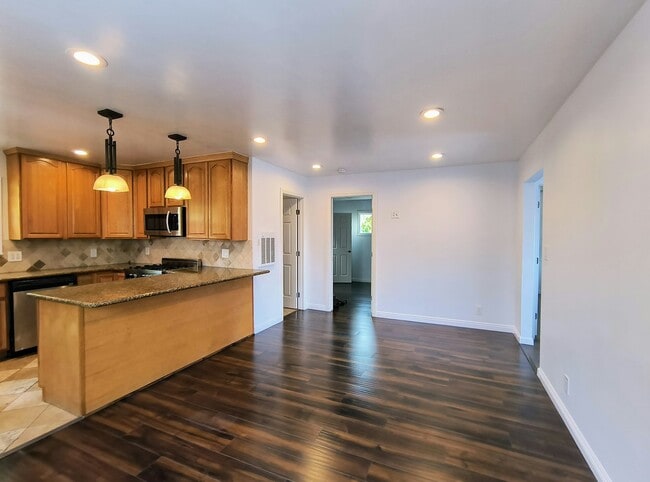 Photo - 1615-1617 D St, Unit 1615D House