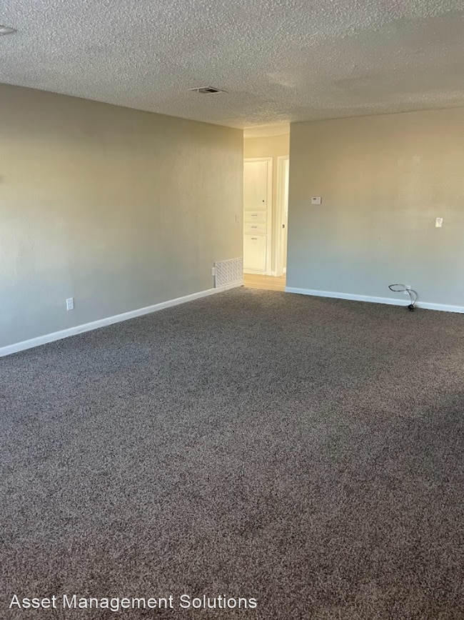 Building Photo - 4 br, 1.5 bath House - 2800 SW 62nd St.