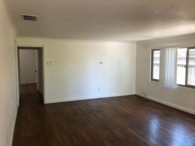 Building Photo - 3045 7th St