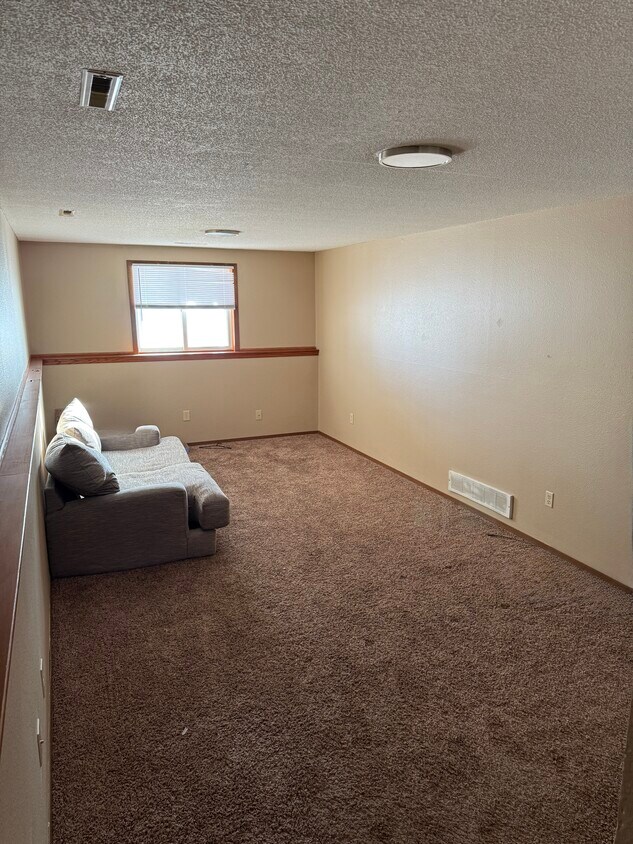 Foto del edificio - 1020 Castlewood Dr