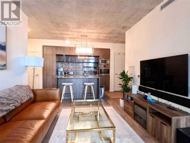 Building Photo - 88 Blue Jays Way