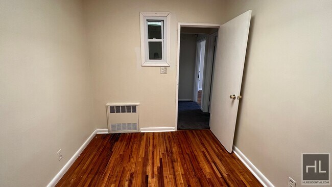 Foto del edificio - VERY LARGE 3 BEDEROOMS WITH PRIVATE BALCON...