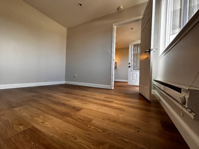 Building Photo - 45 Surrey Ct