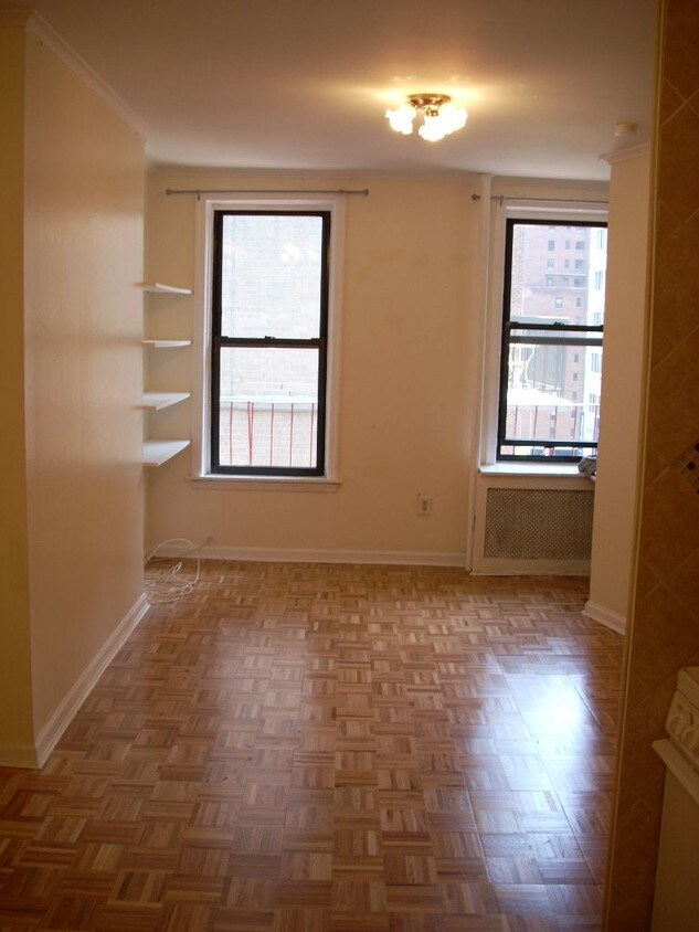 Primary Photo - 405 E 62nd St